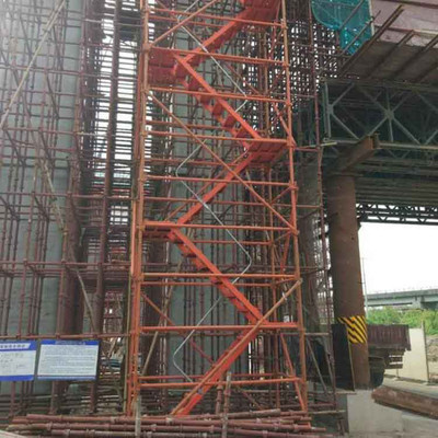 聚力安全，筑牢防線——論建筑施工安全爬梯與高空作業通道的重要性