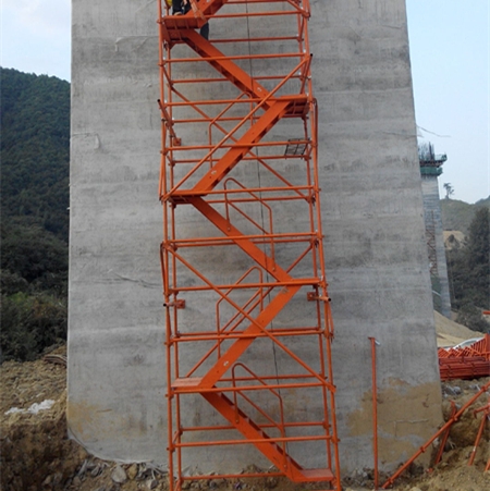 通達安全爬梯生產廠家深度解析 香蕉式與梯籠式安全爬梯，建筑施工安全的專業之選