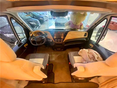 鉑馳帕亞尼進口依維柯房車 移動的豪華行宮，報價與“腳手架”式定制解析